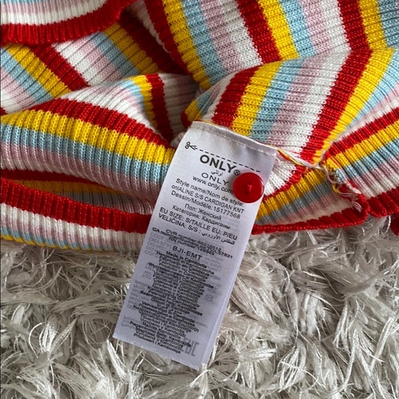 Only Rainbow button up T-shirt - 90’s vibes - Picture 5 of 5